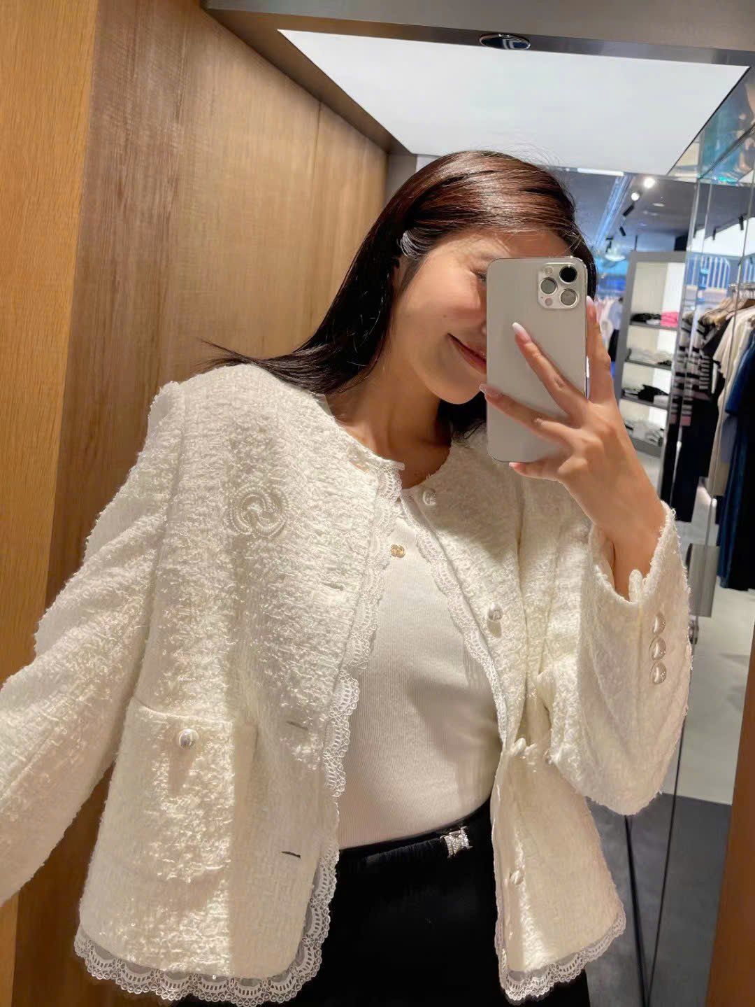  Áo dạ tweed trắng, viền ren 