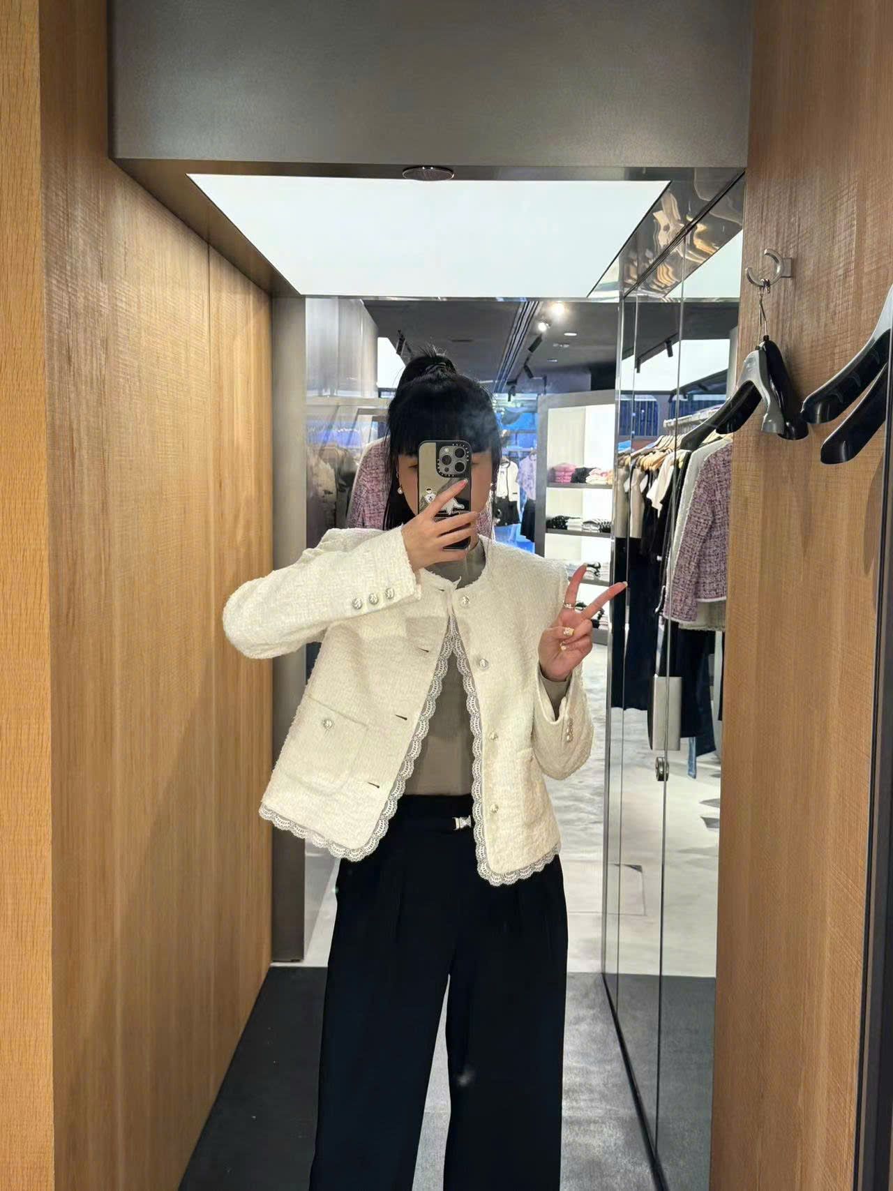  Áo dạ tweed trắng, viền ren 