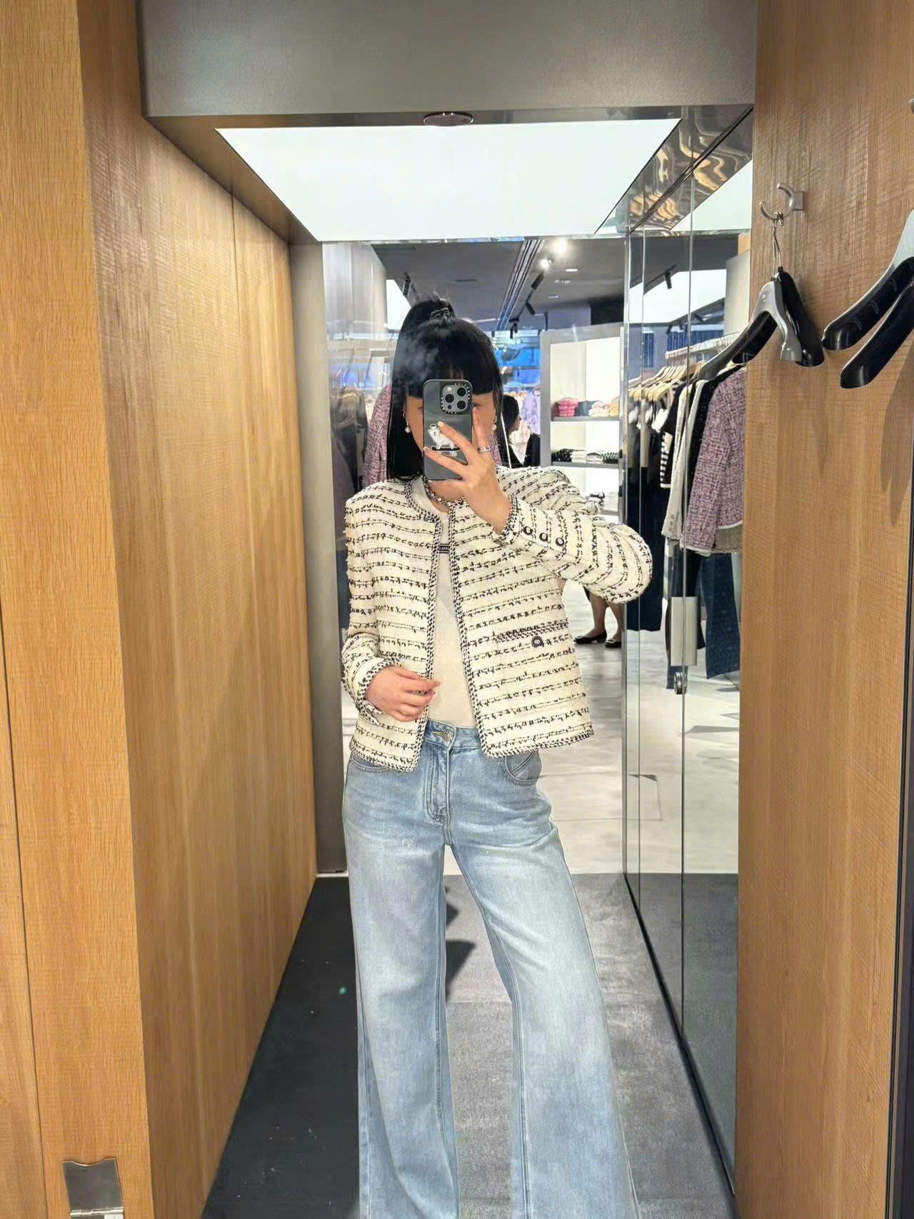  Áo Twed trắng , sọc đen ngang 