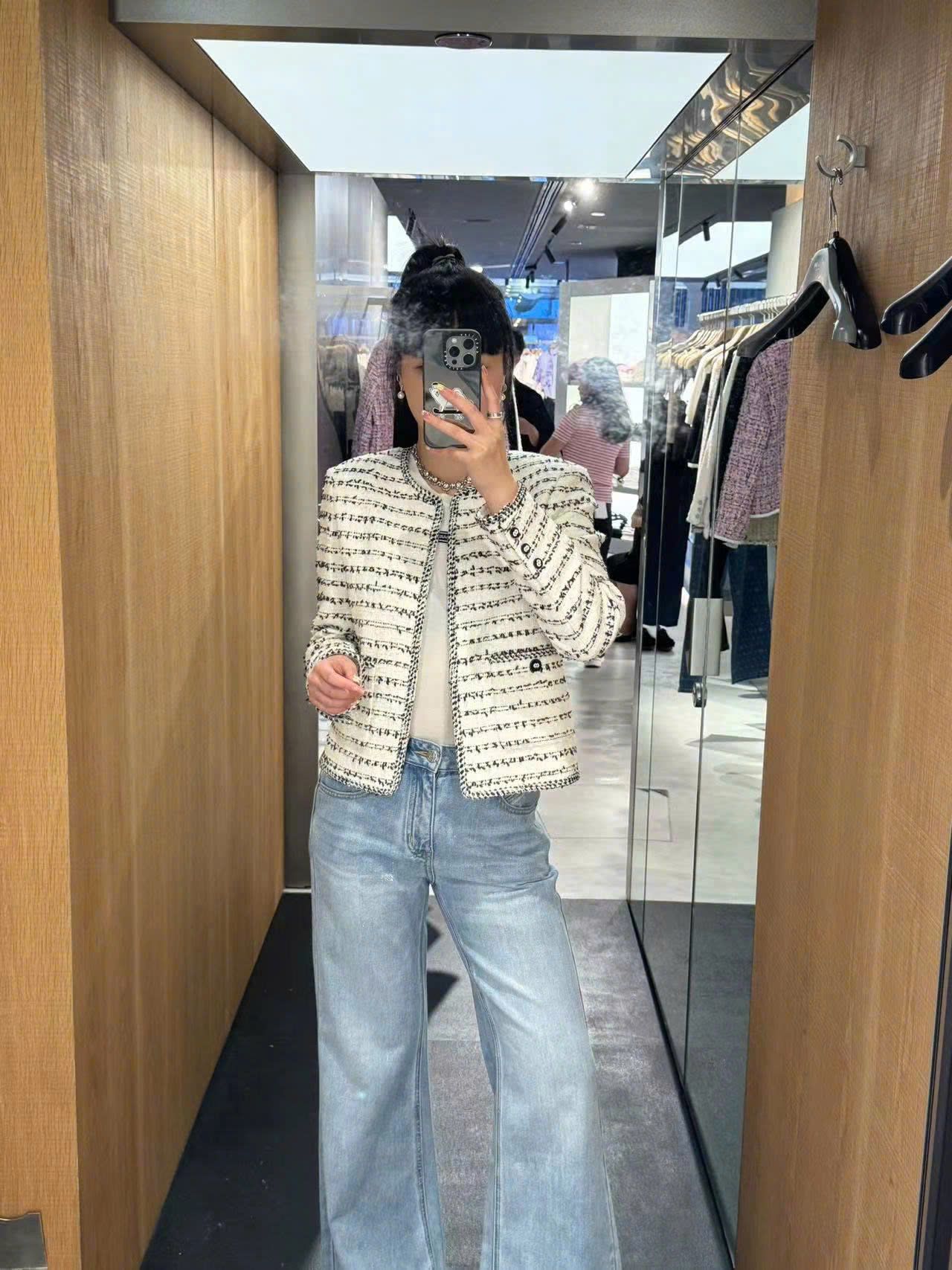  Áo Twed trắng , sọc đen ngang 