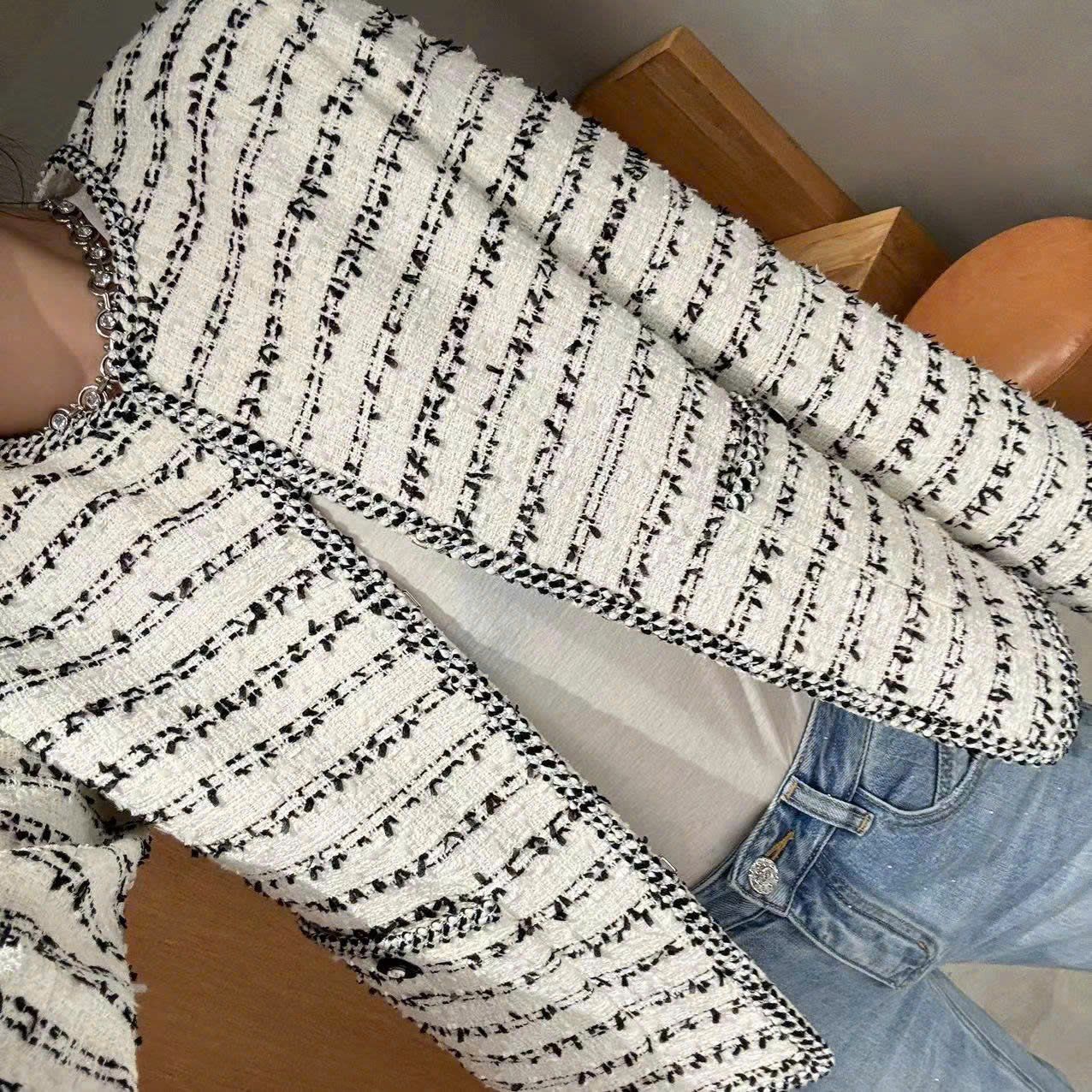  Áo Twed trắng , sọc đen ngang 