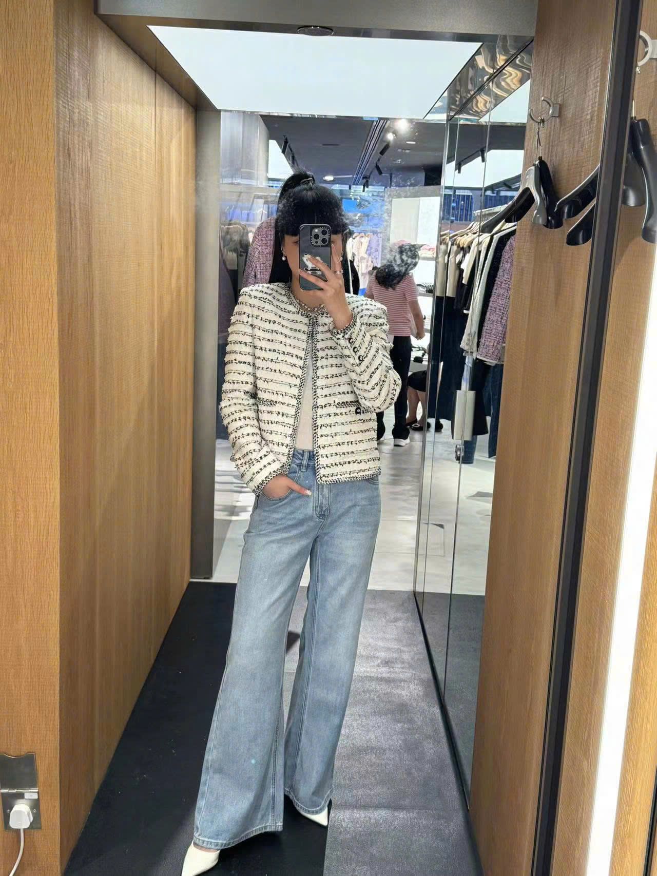  Áo Twed trắng , sọc đen ngang 