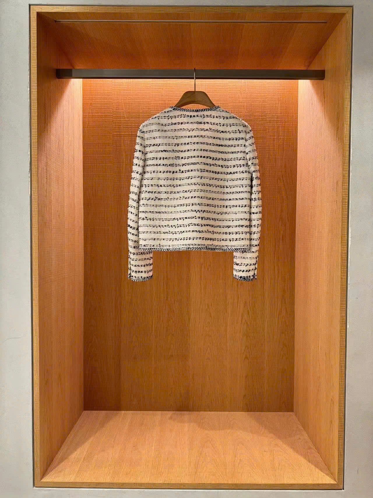  Áo Twed trắng , sọc đen ngang 