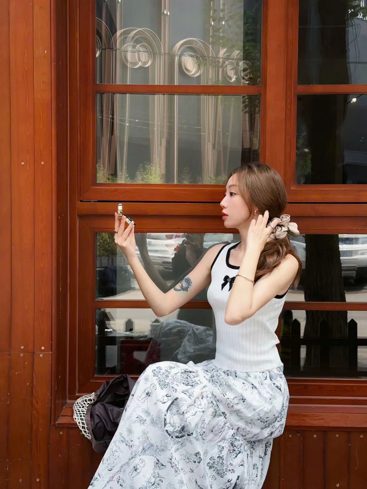  Chân váy trắng - hoạ tiết gấu 