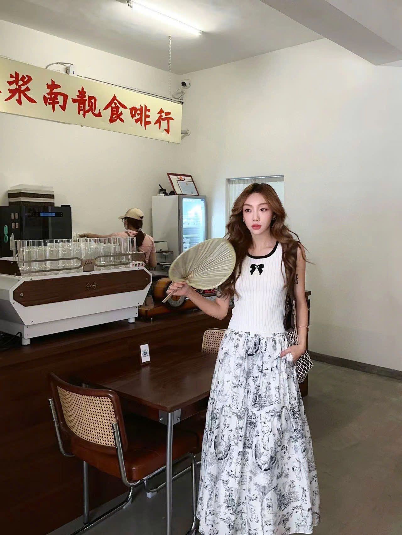  Chân váy trắng - hoạ tiết gấu 