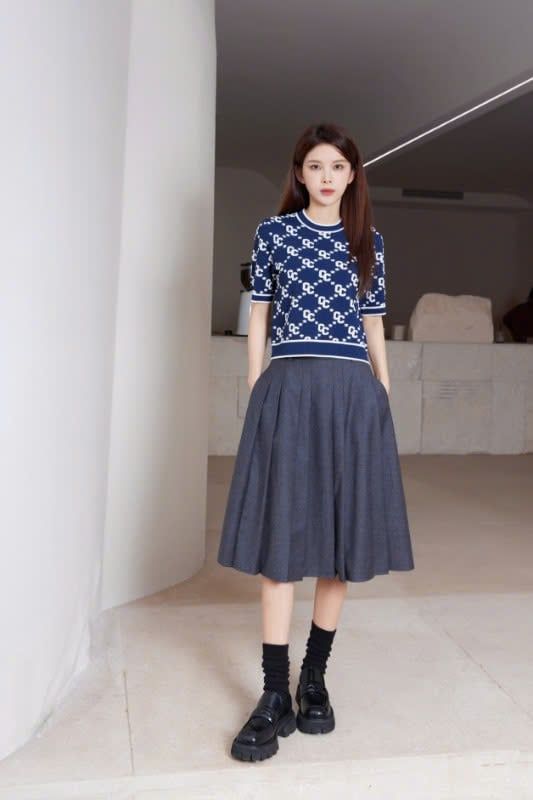  Chân váy xếp ly kèm belt kim loại - xám 
