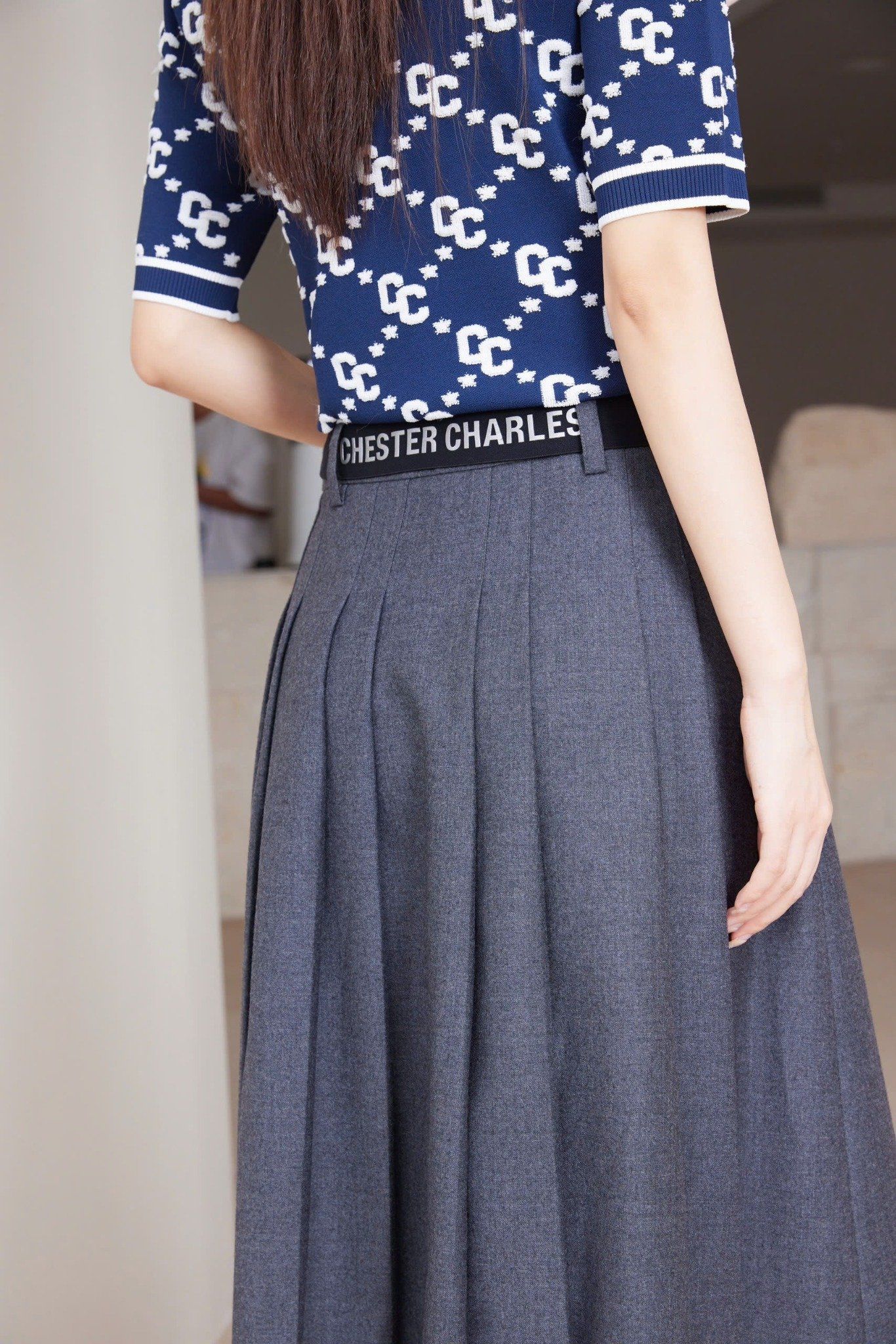  Chân váy xếp ly kèm belt kim loại - xám 