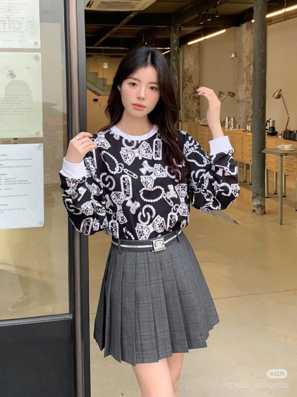  Áo đen dài tay - hoạ tiết nơ 