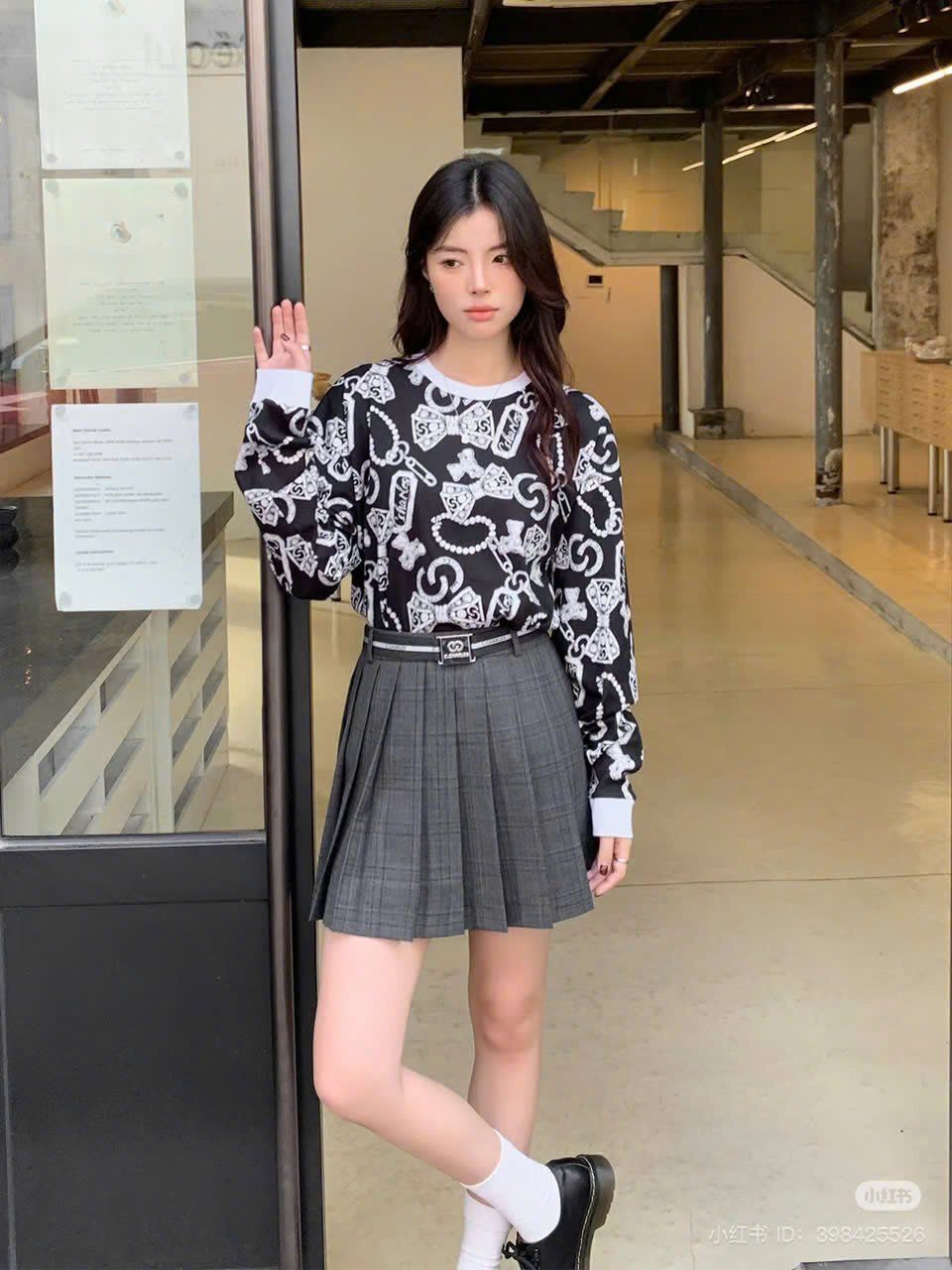  Áo đen dài tay - hoạ tiết nơ 