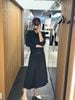  Chân váy midi xếp ly đen kèm belt nhỏ vàng 