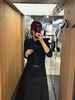  Chân váy midi xếp ly đen kèm belt nhỏ vàng 