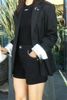  Áo Blazer viền cổ CC, tay lật 