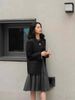 Áo Blazer viền cổ CC, tay lật 
