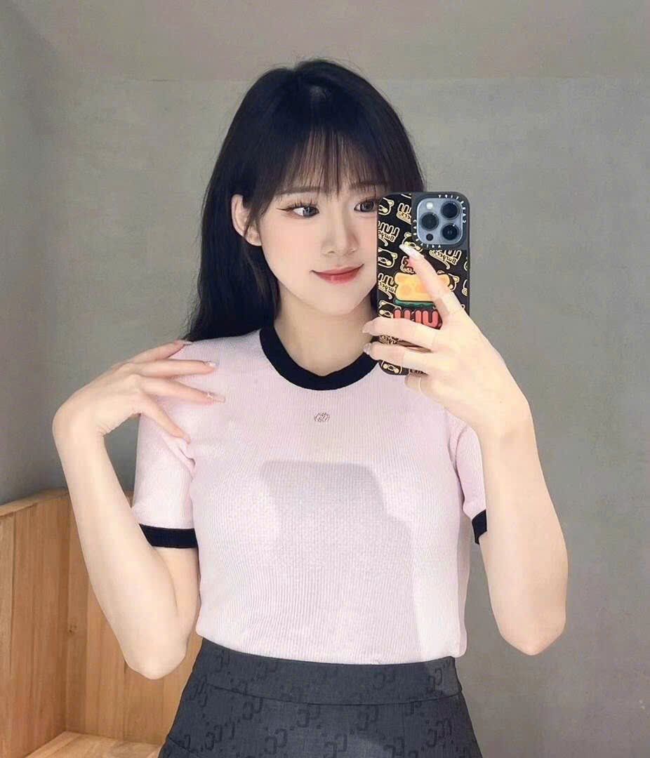  Áo dệt kim hồng - viền đen - logo đá nhỏ 