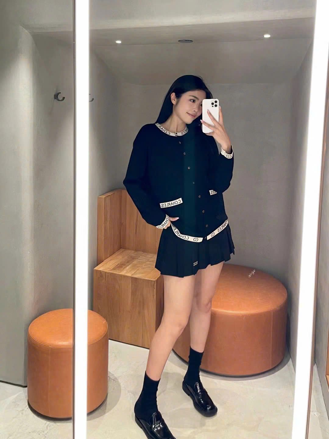  Áo CDG đen, viền chữ 