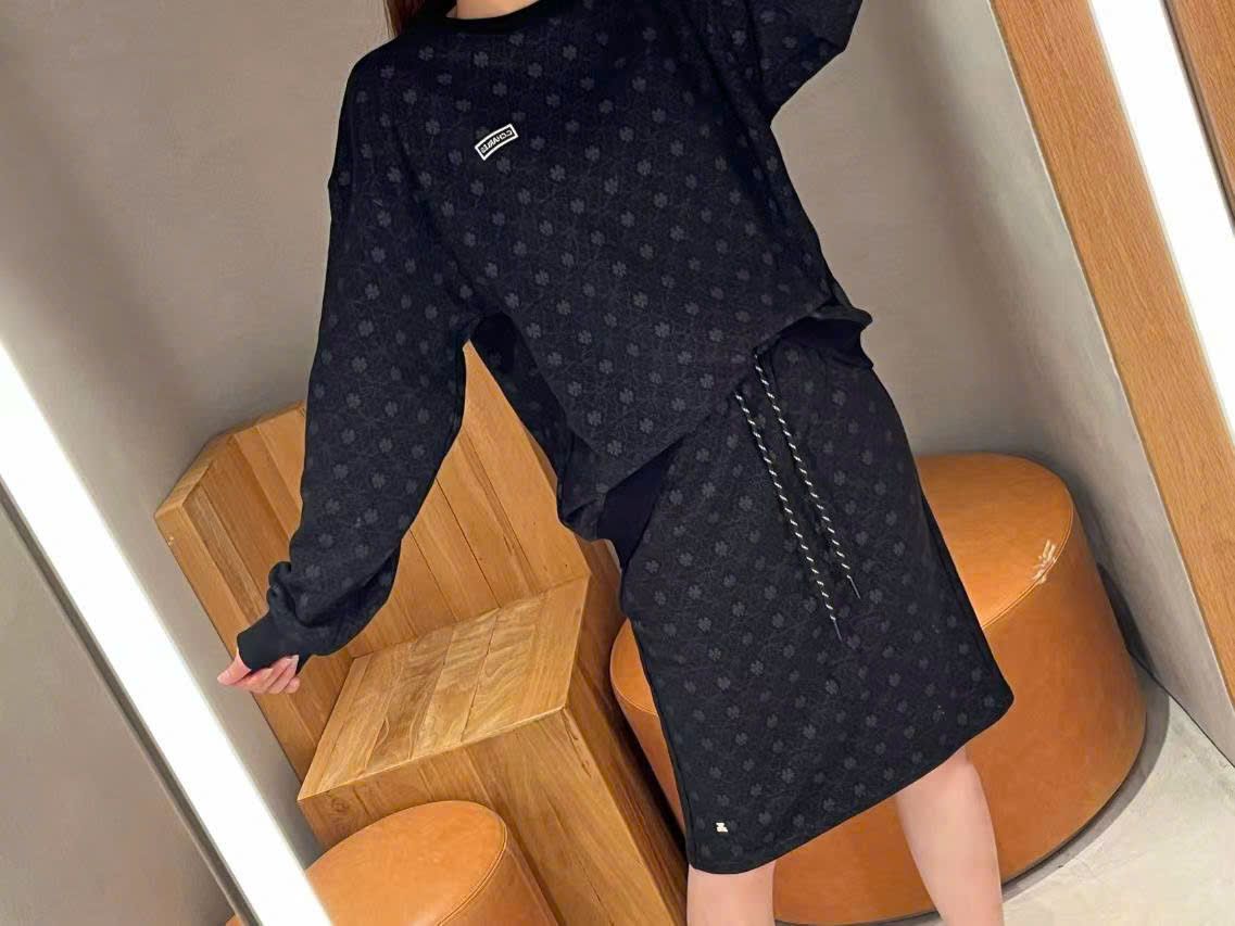  Bộ áo len và chân váy đen cỏ 4 lá - set 