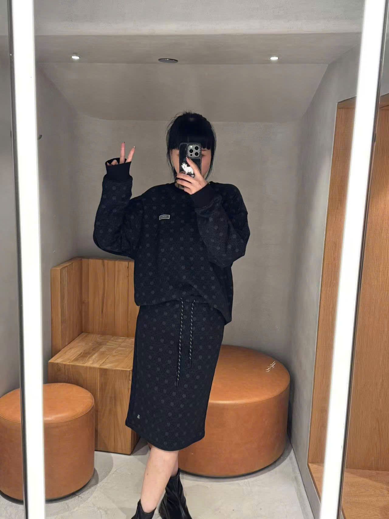  Bộ áo len và chân váy đen cỏ 4 lá - set 