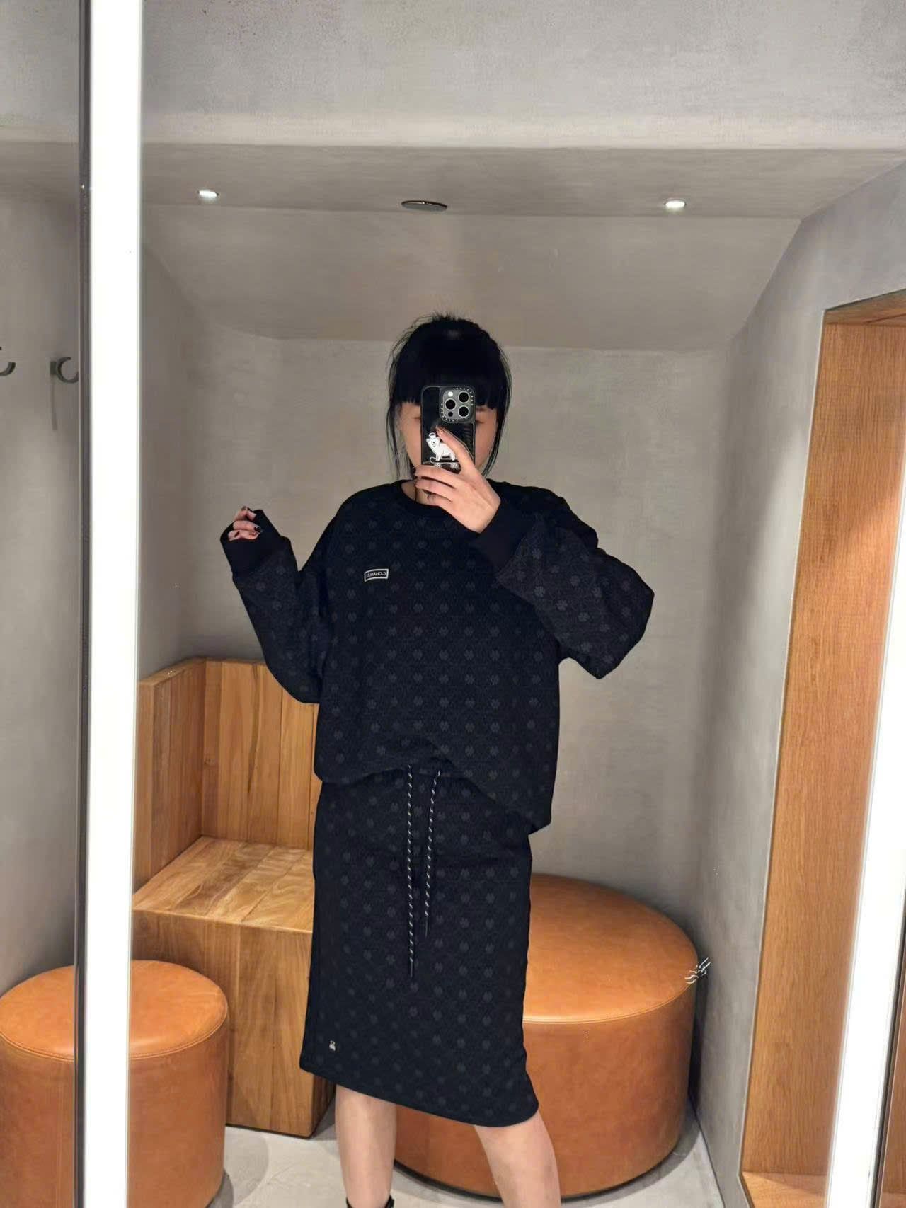  Bộ áo len và chân váy đen cỏ 4 lá - set 