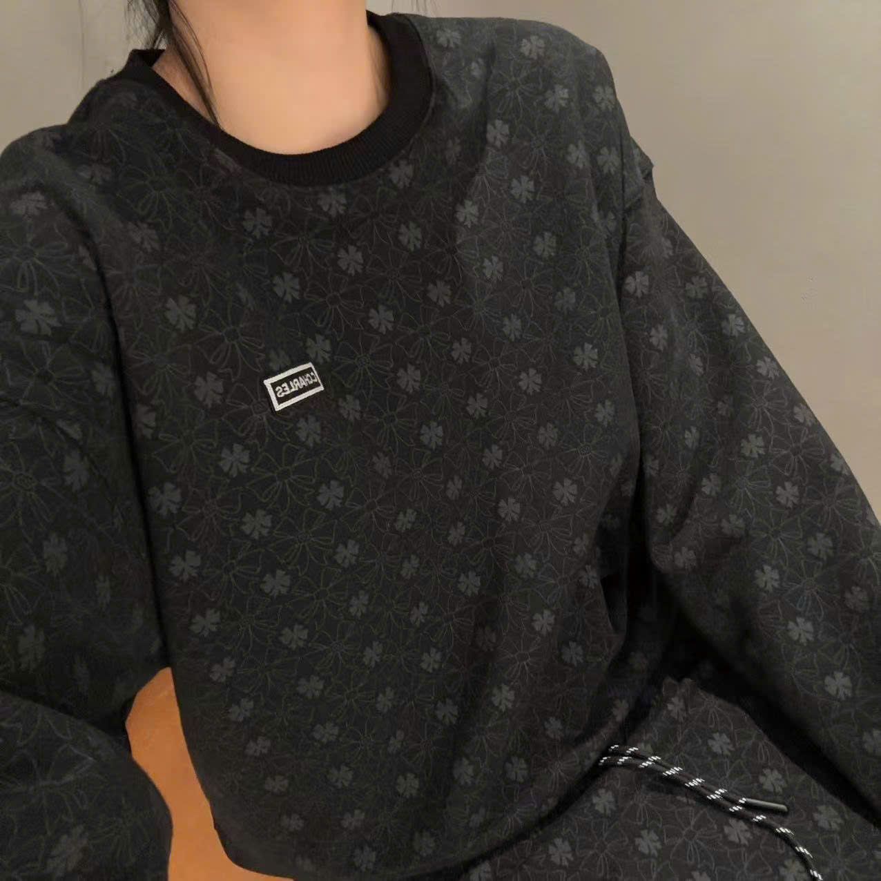  Bộ áo len và chân váy đen cỏ 4 lá - set 