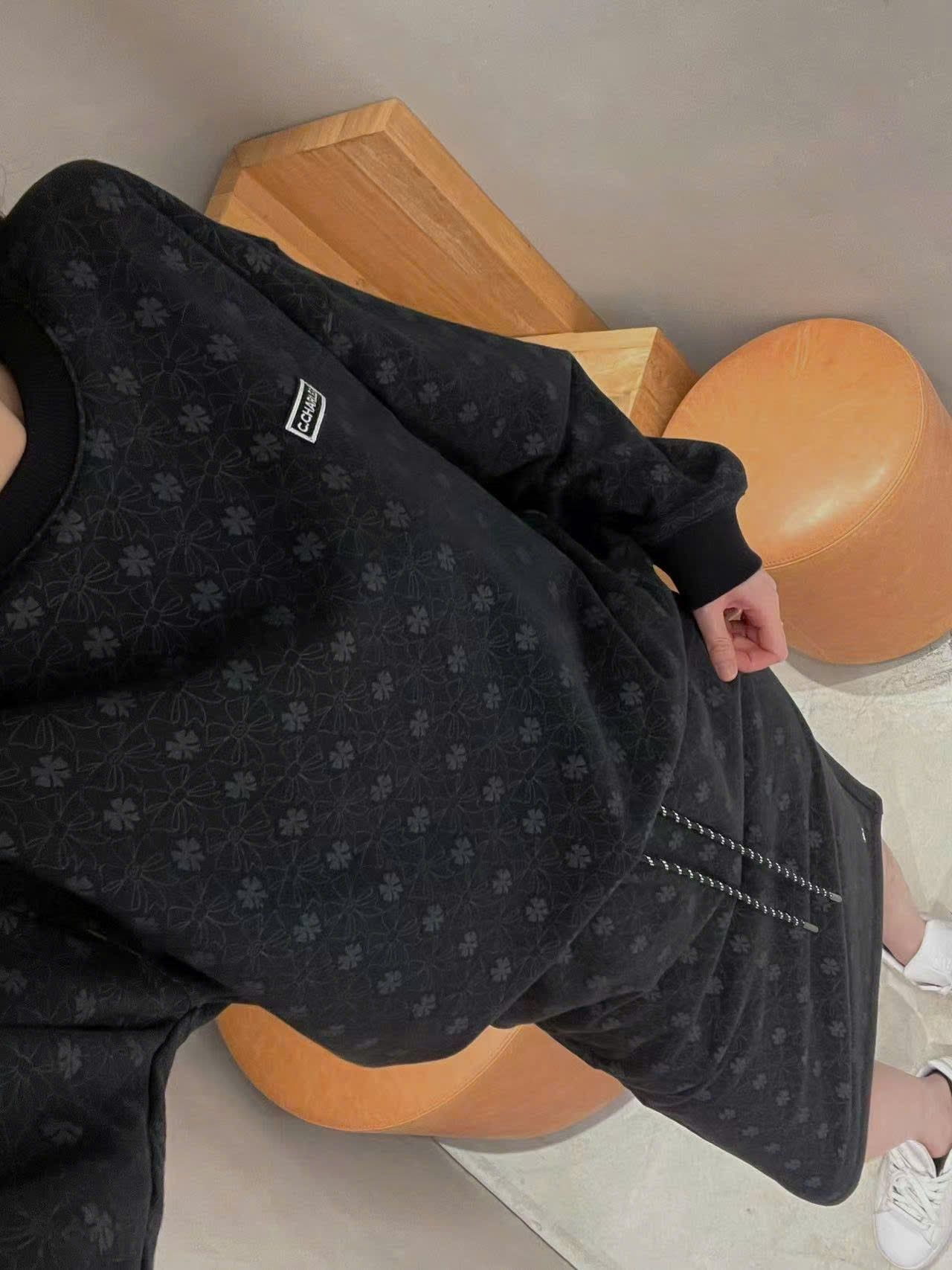  Bộ áo len và chân váy đen cỏ 4 lá - set 