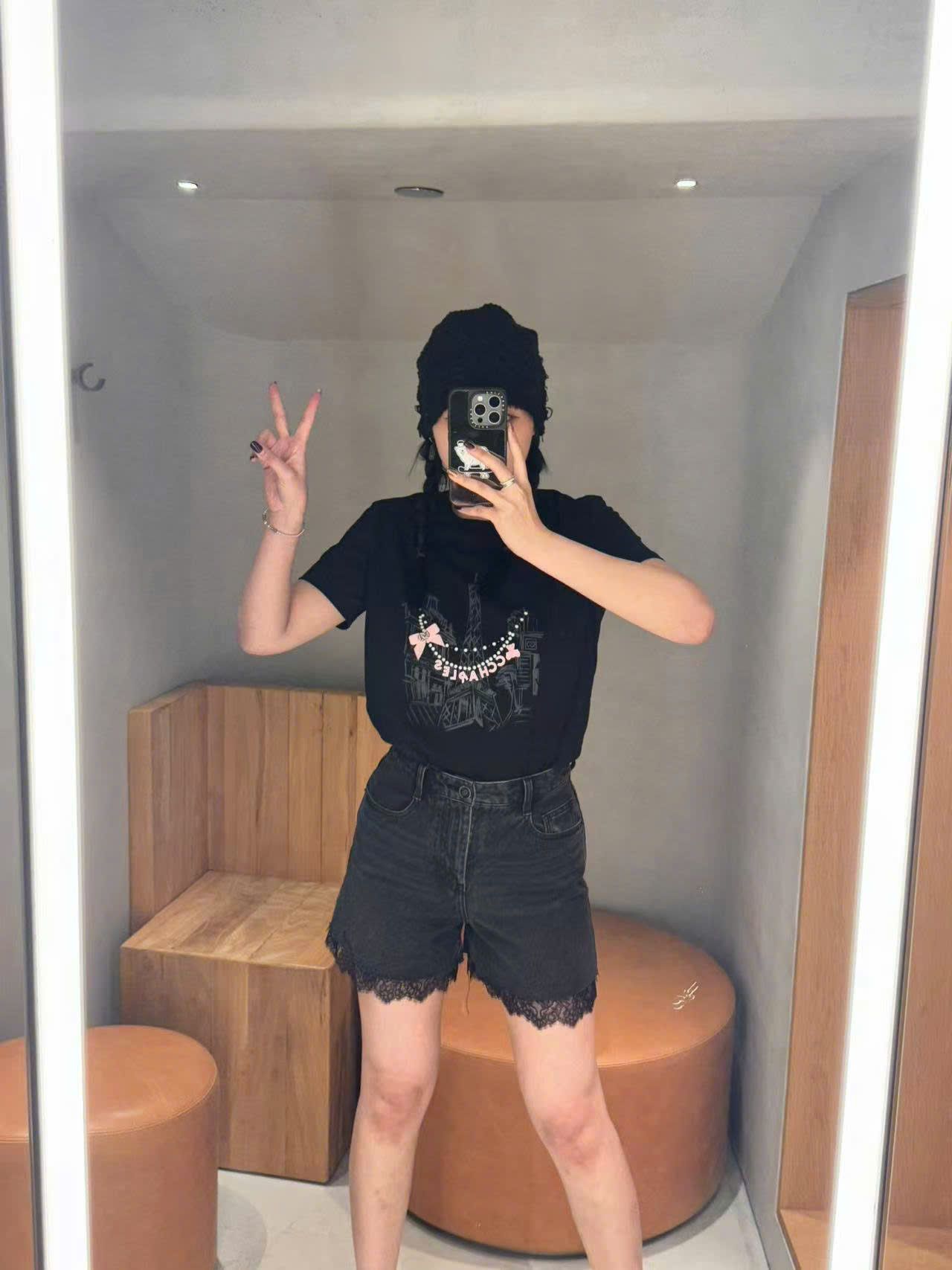  Quần sooc đen diềm 