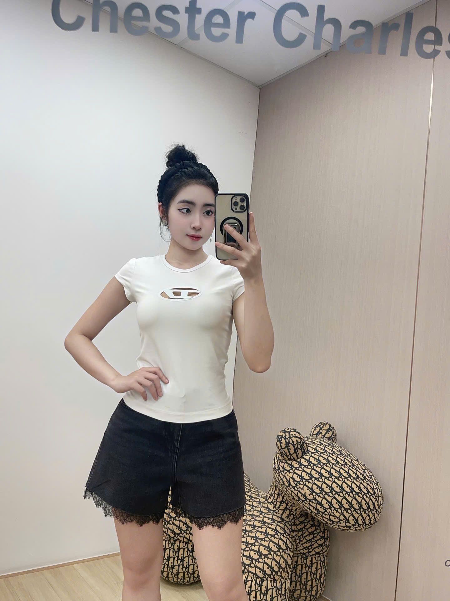  Quần sooc đen diềm 