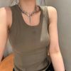  Áo tanktop màu xanh rêu 