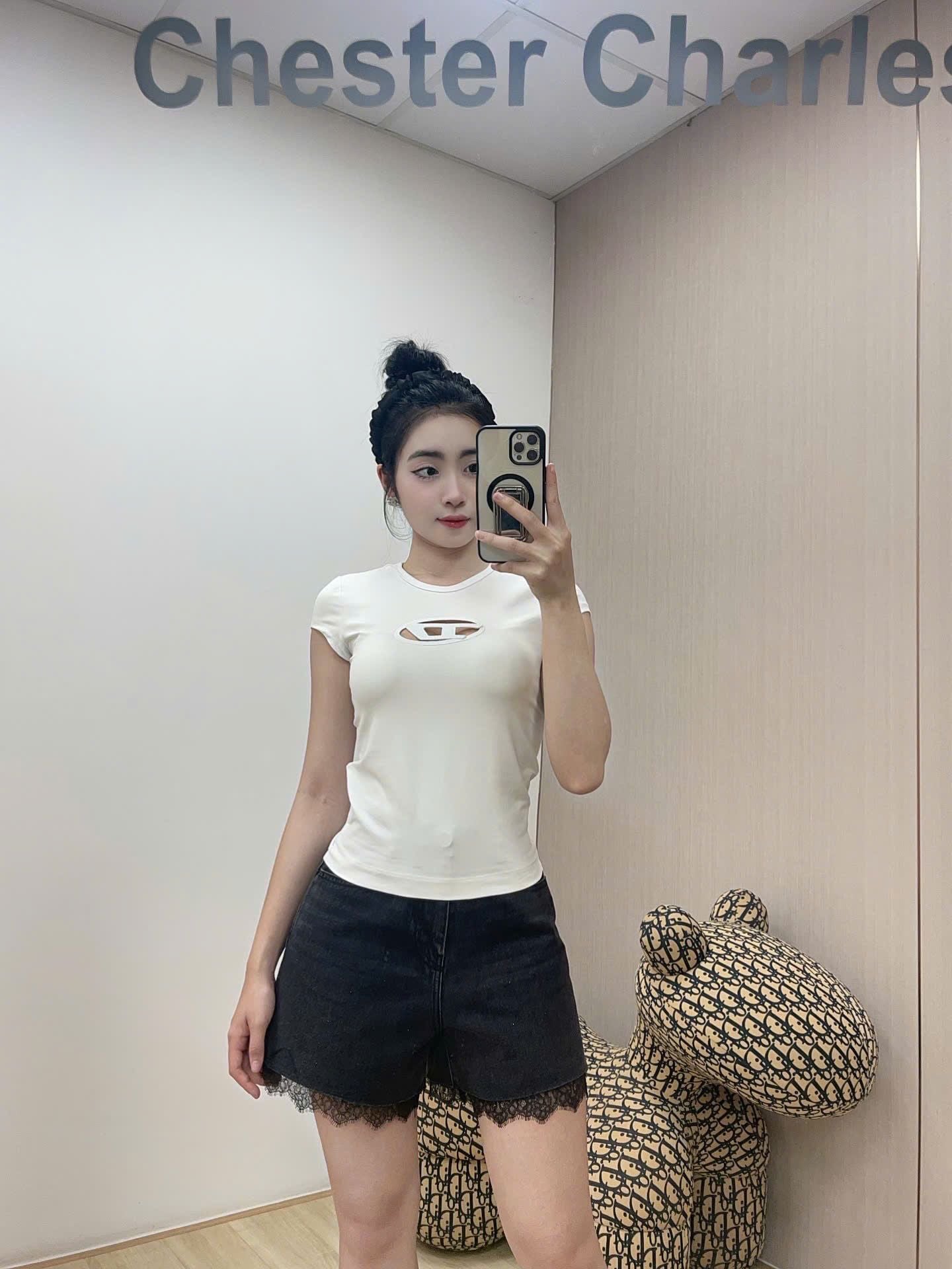  Quần sooc đen diềm 