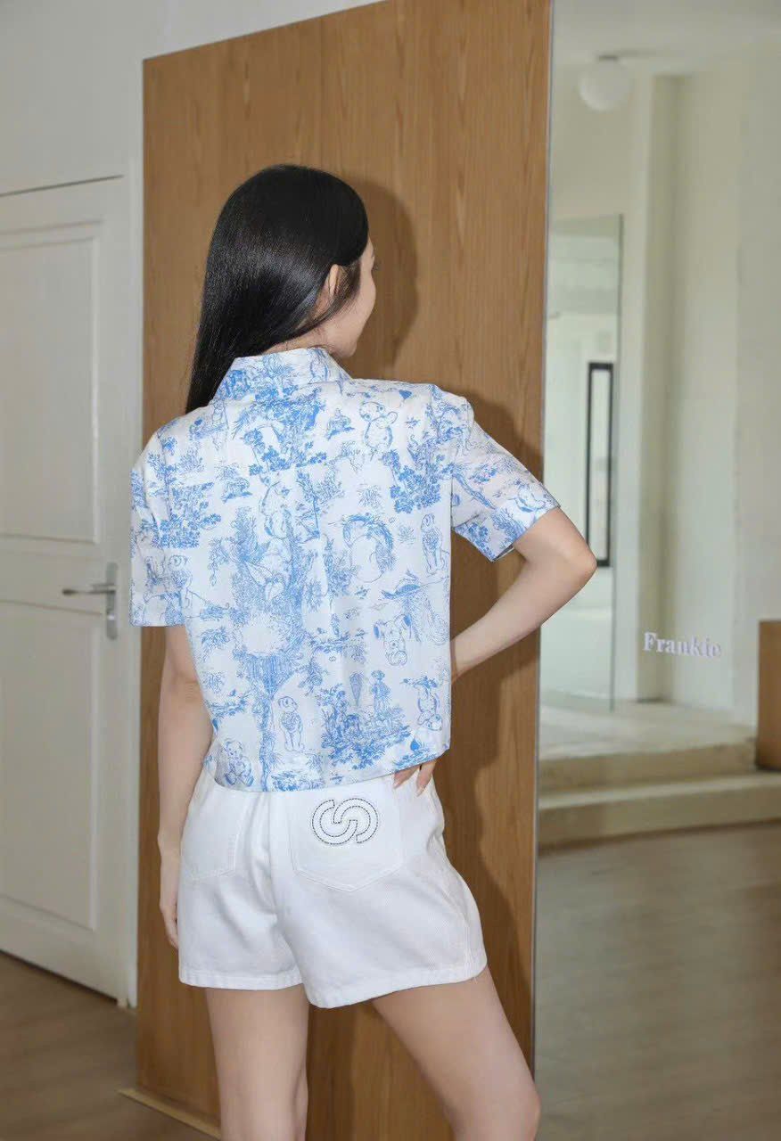  Áo sơ mi xanh - hoạ tiết gấu 