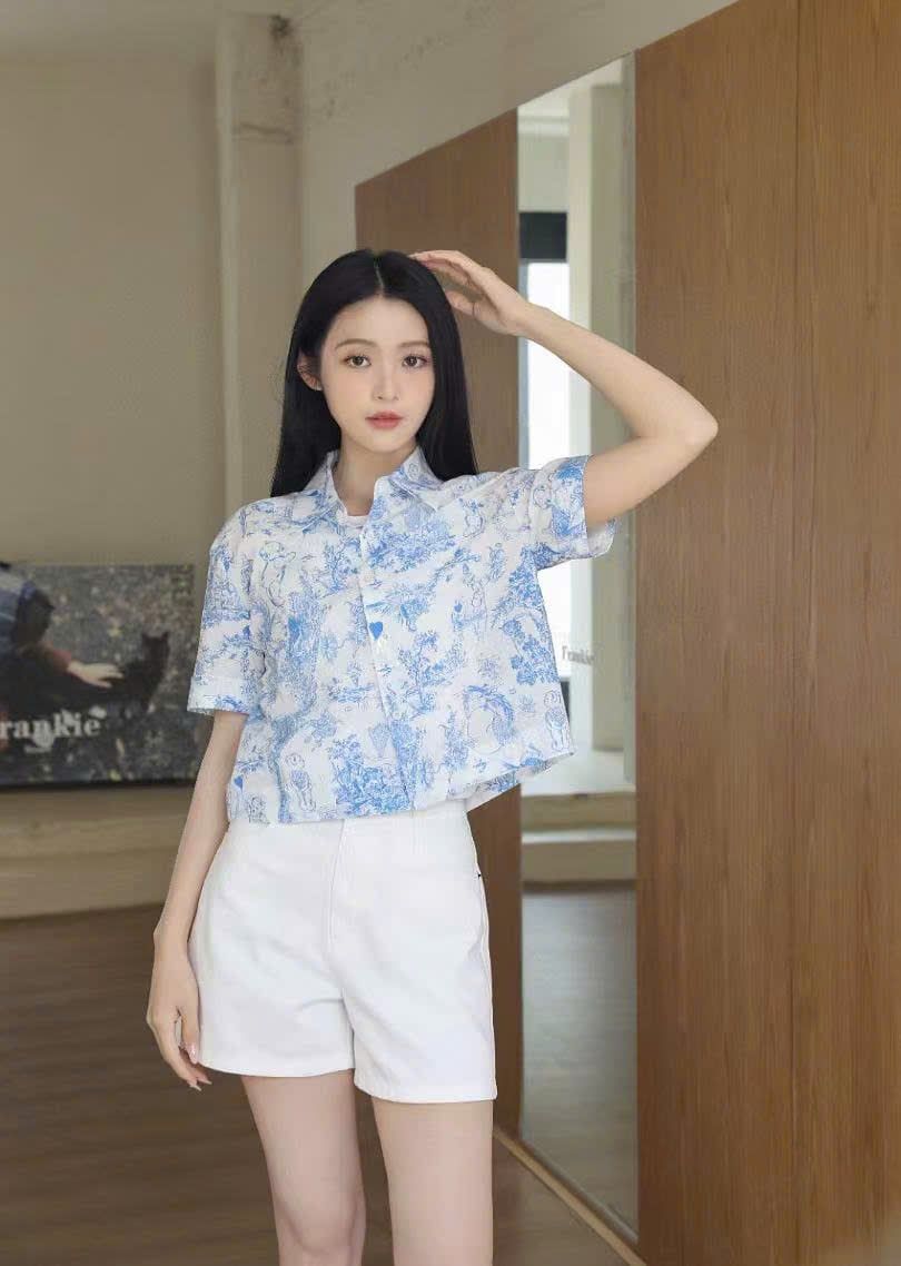  Áo sơ mi xanh - hoạ tiết gấu 