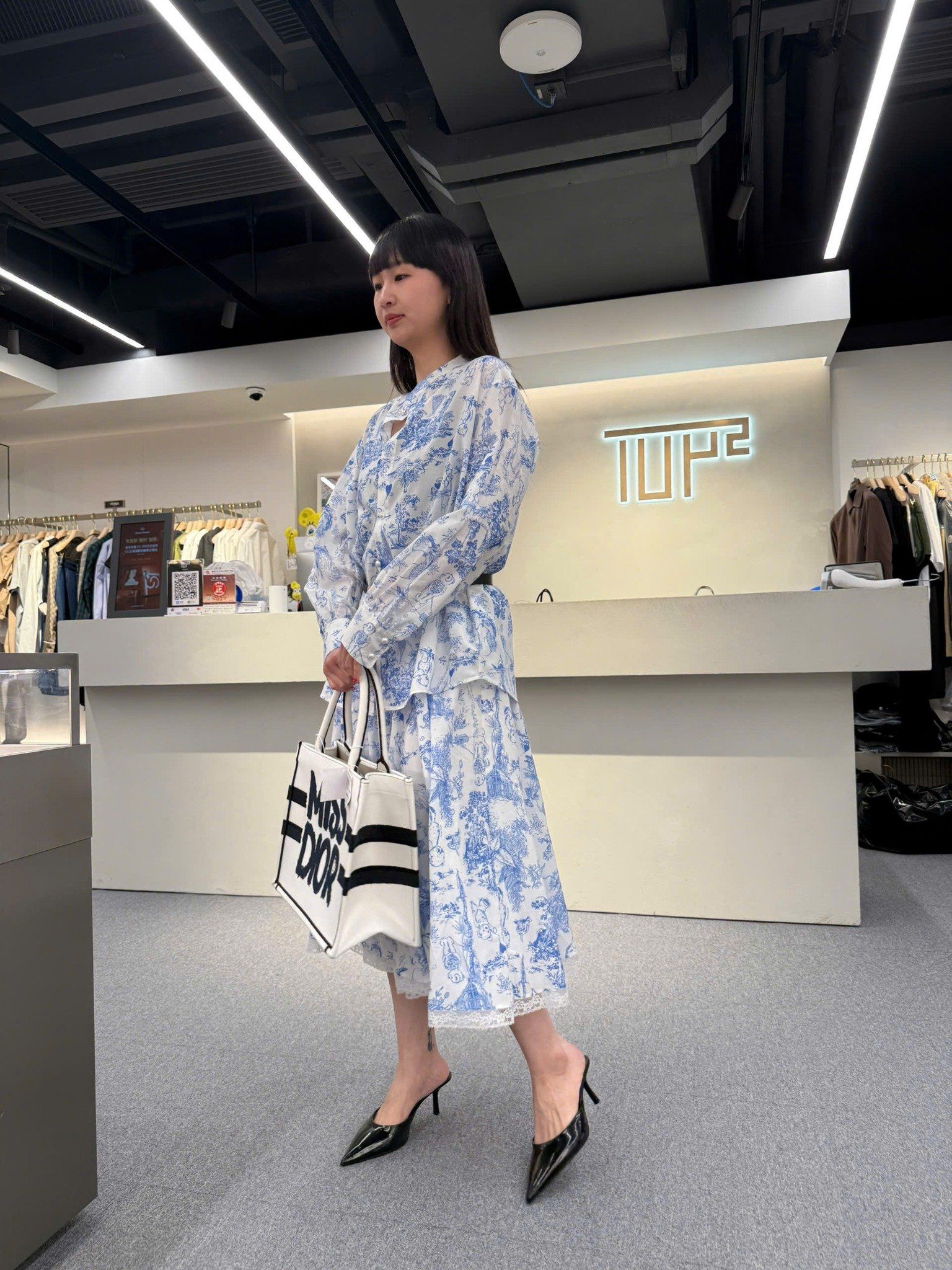  Bộ Áo sơ mi dáng suông, cổ tàu và chân váy dài xanh ren - set 