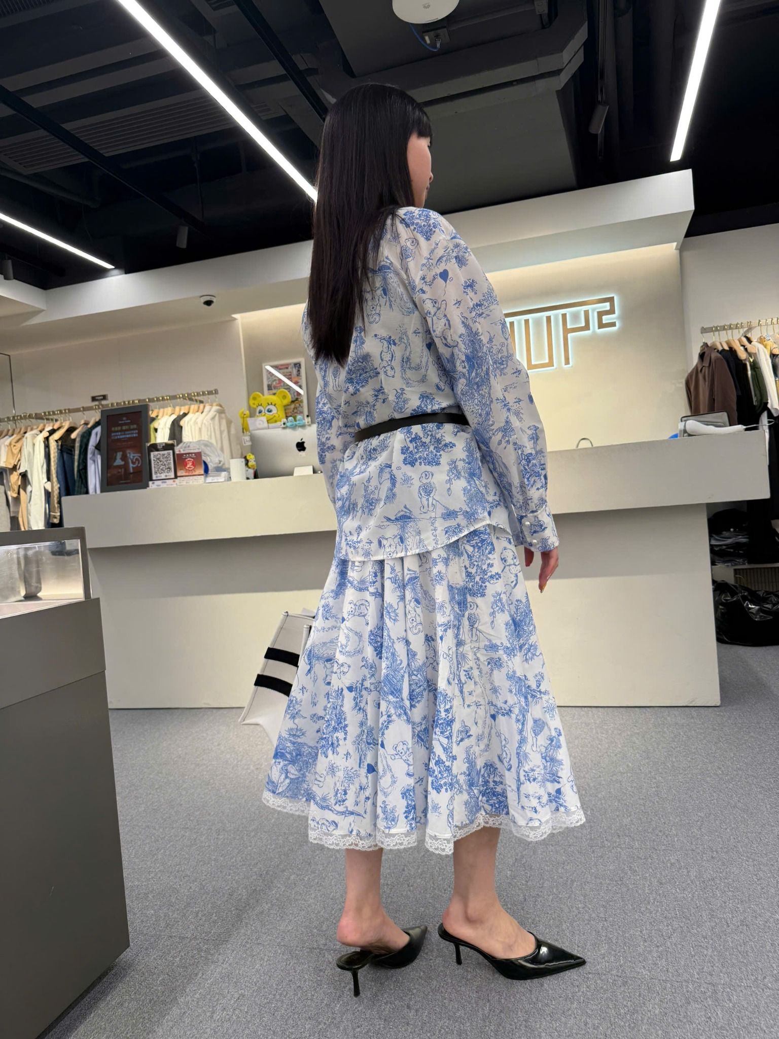  Bộ Áo sơ mi dáng suông, cổ tàu và chân váy dài xanh ren - set 