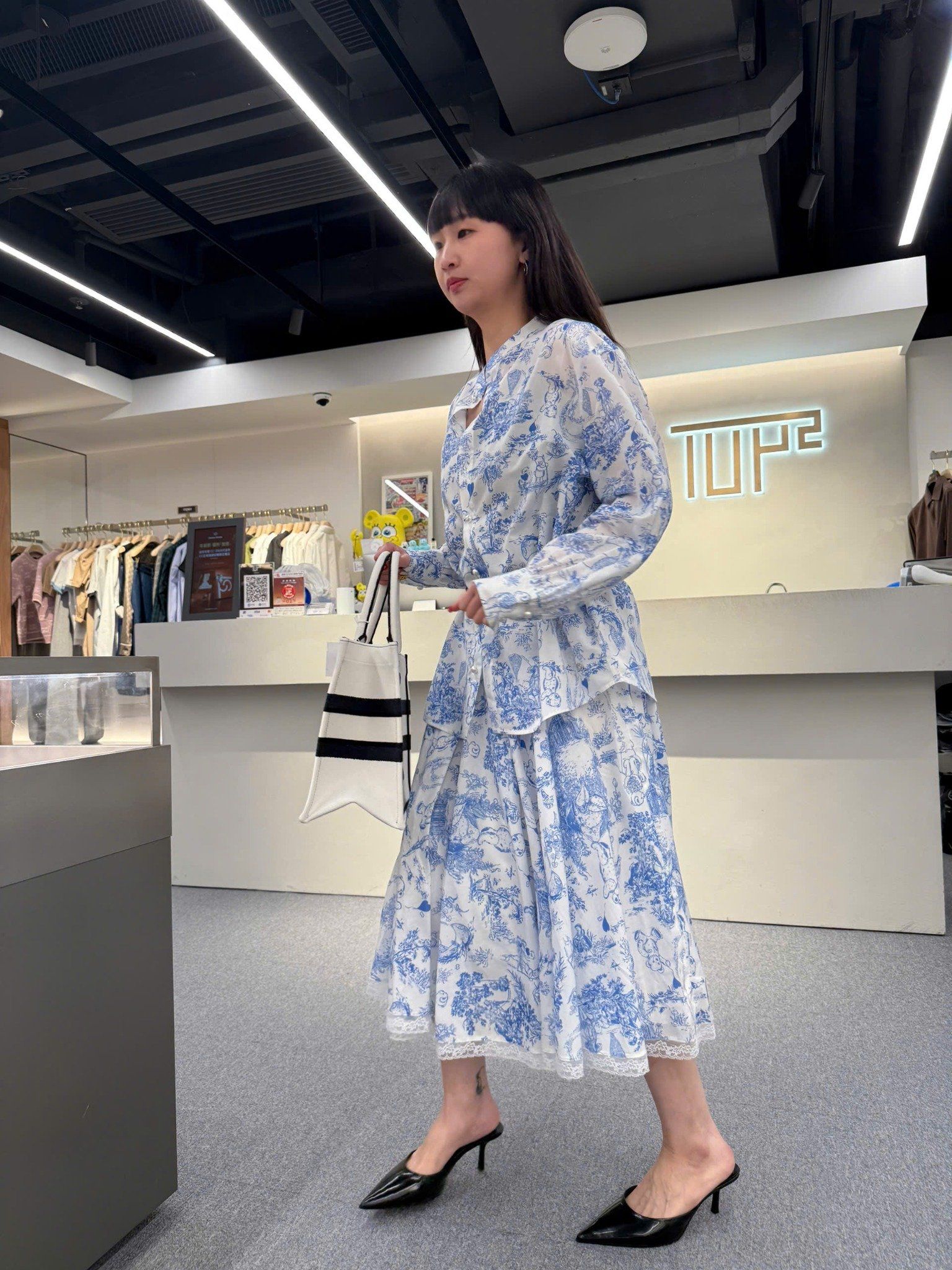  Bộ Áo sơ mi dáng suông, cổ tàu và chân váy dài xanh ren - set 