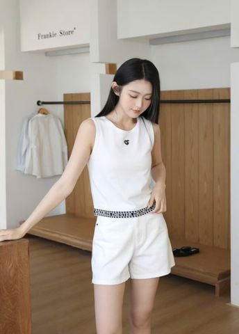  Áo ba lỗ trắng-viền chữ CC đen ở gấu 