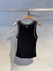  Áo tanktop đen, gấu trắng 