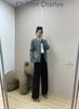  Quần jean đen, 2 xích vàng 