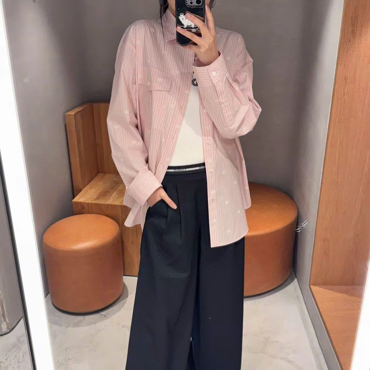  Áo sơmi hồng dài tay đuôi tôm, 2 túi ngực 