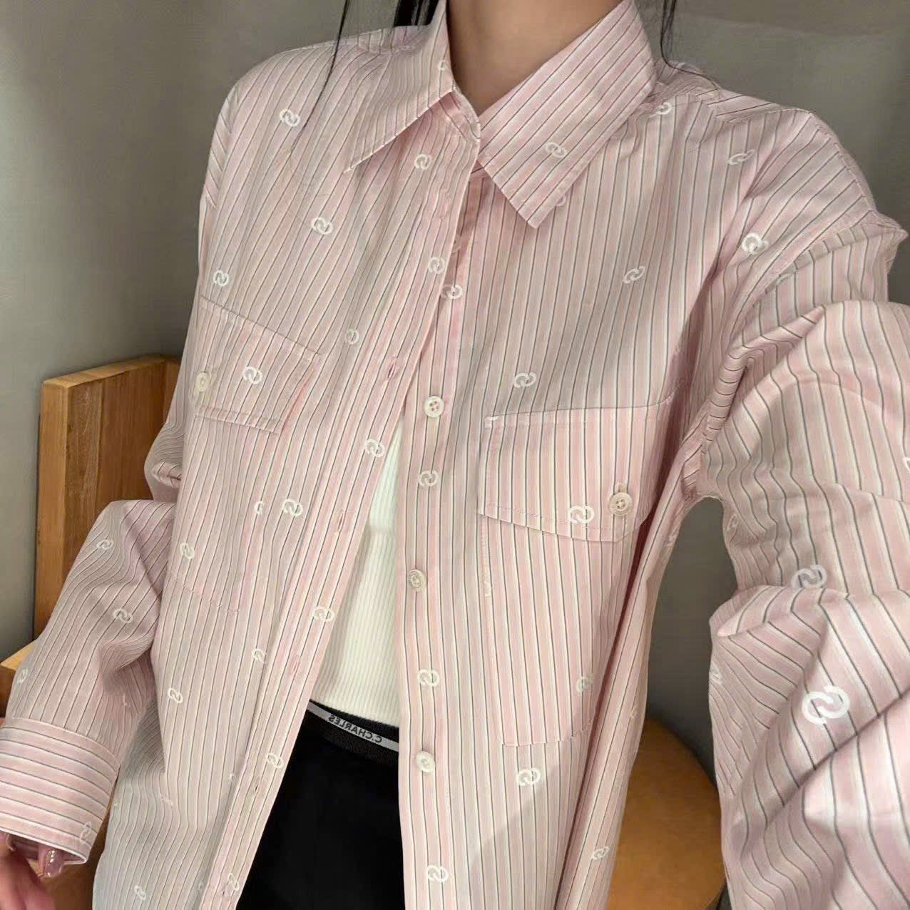  Áo sơmi hồng dài tay đuôi tôm, 2 túi ngực 