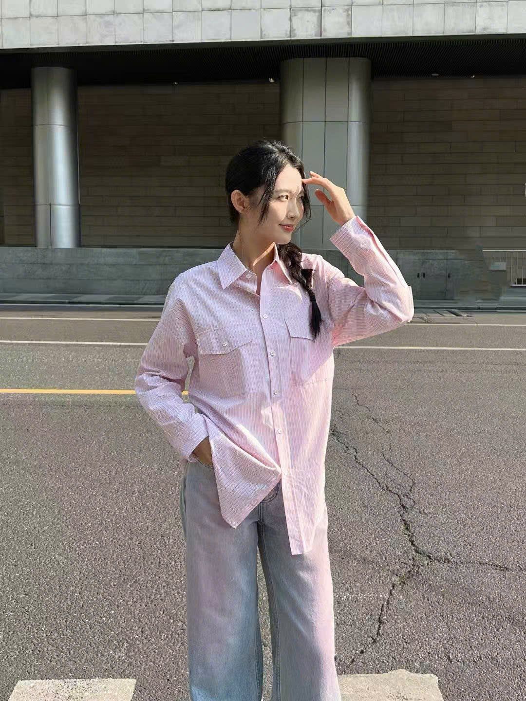  Áo sơmi hồng dài tay đuôi tôm, 2 túi ngực 