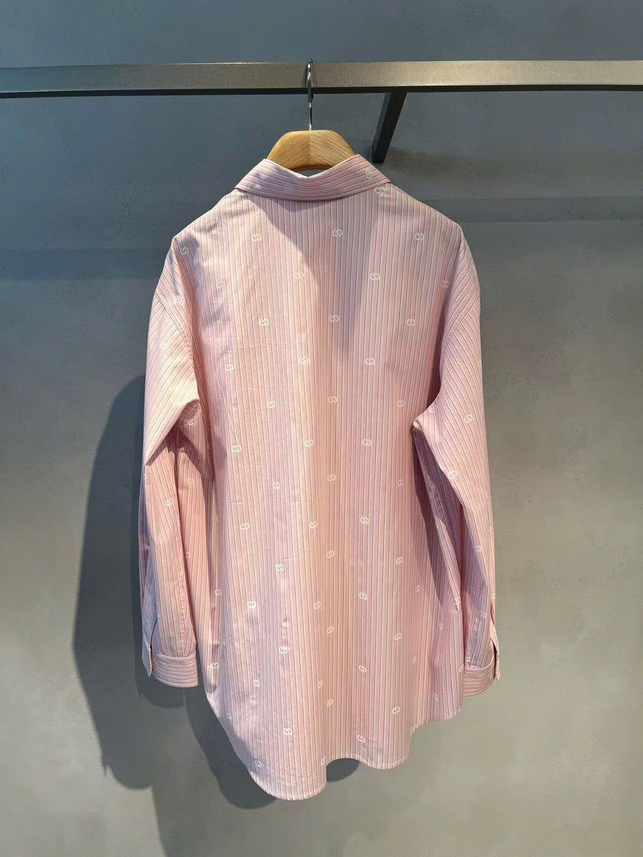  Áo sơmi hồng dài tay đuôi tôm, 2 túi ngực 