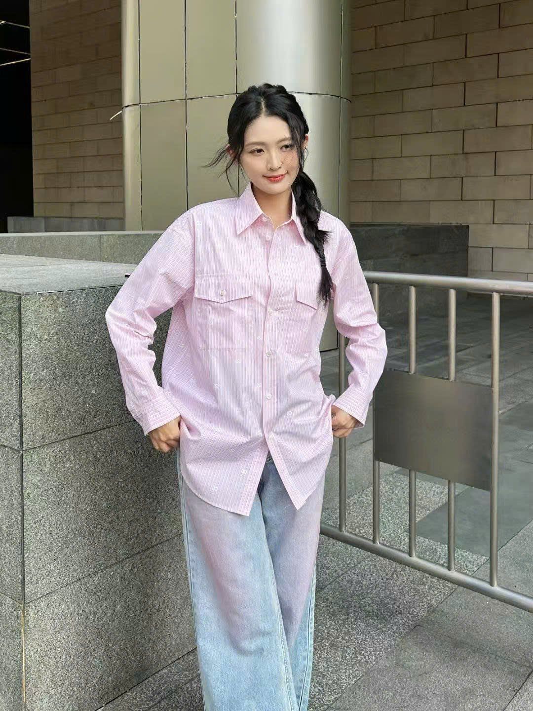  Áo sơmi hồng dài tay đuôi tôm, 2 túi ngực 