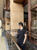  Áo phông đen chữ viền cổ cong CH 