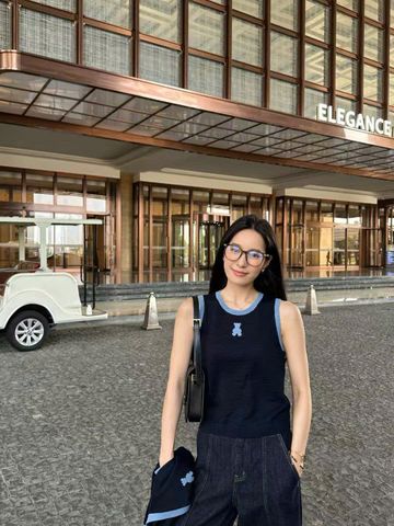  Áo tanktop đen viền xanh 