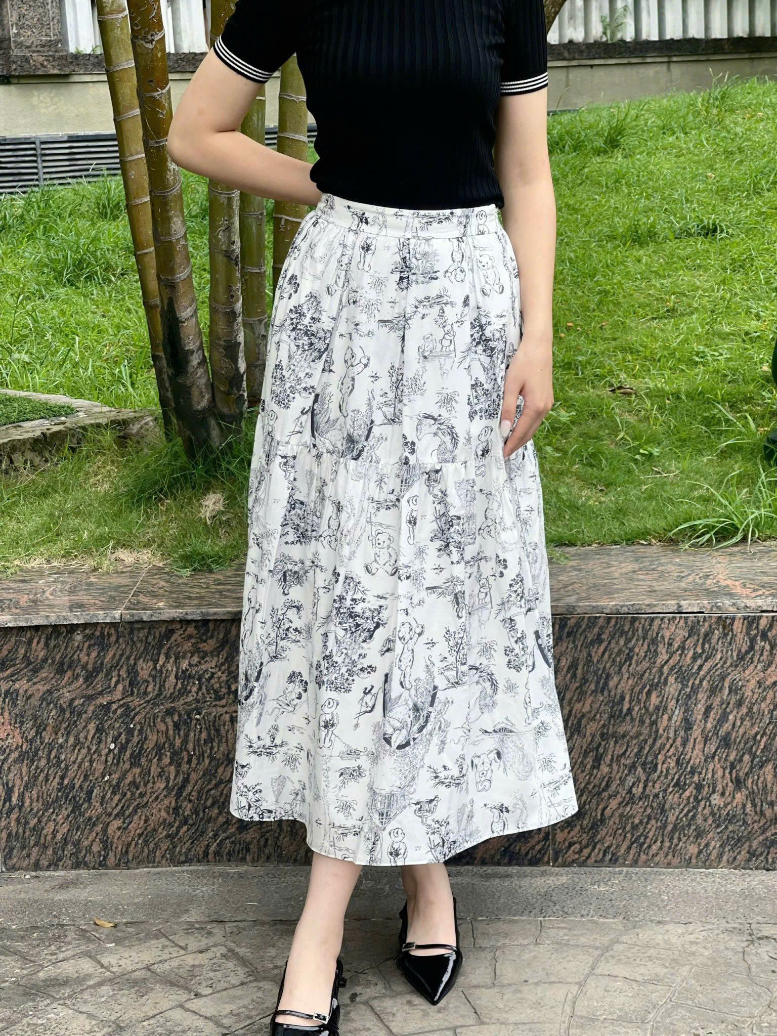  Chân váy trắng - hoạ tiết gấu 