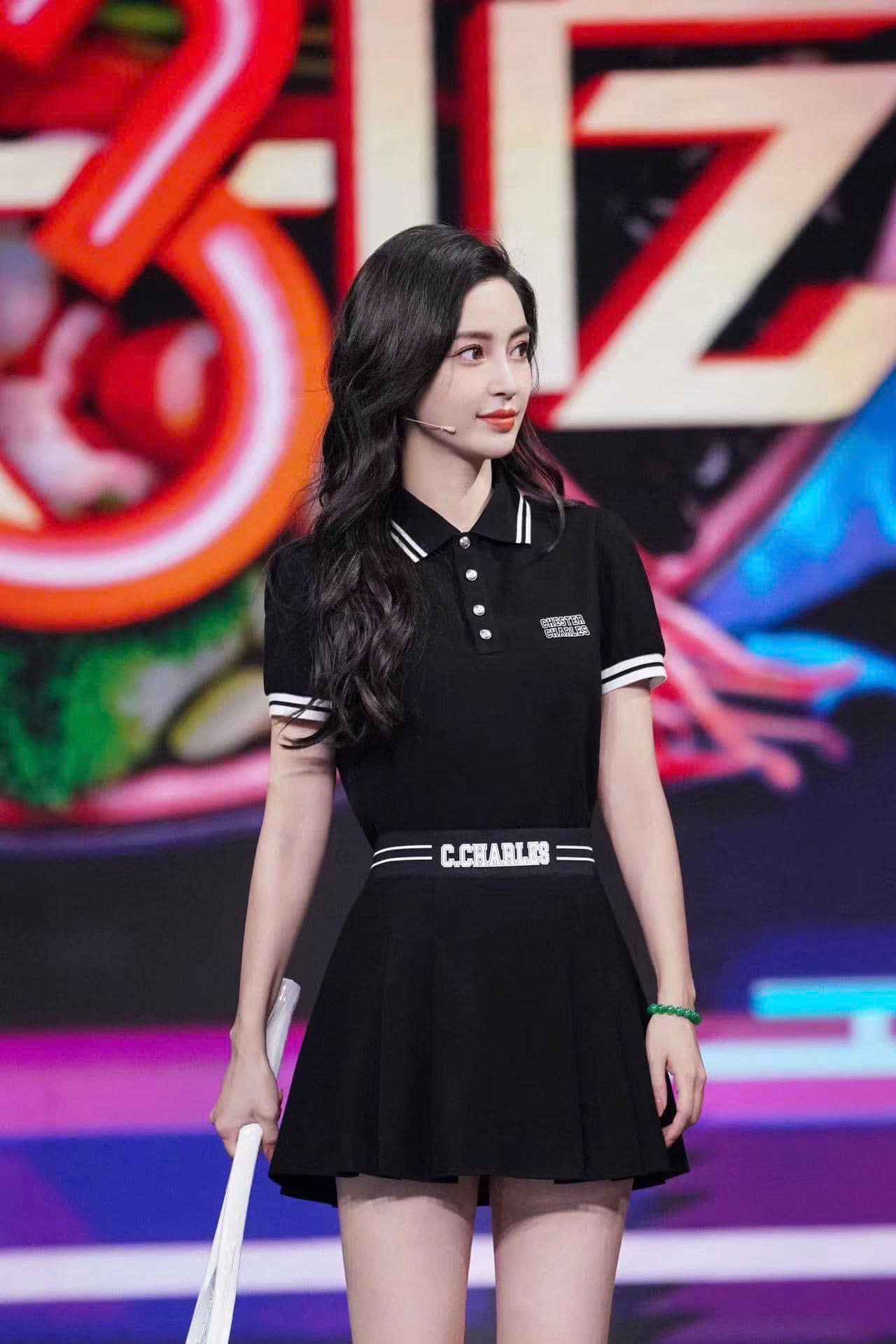  Áo polo cổ viền trắng 