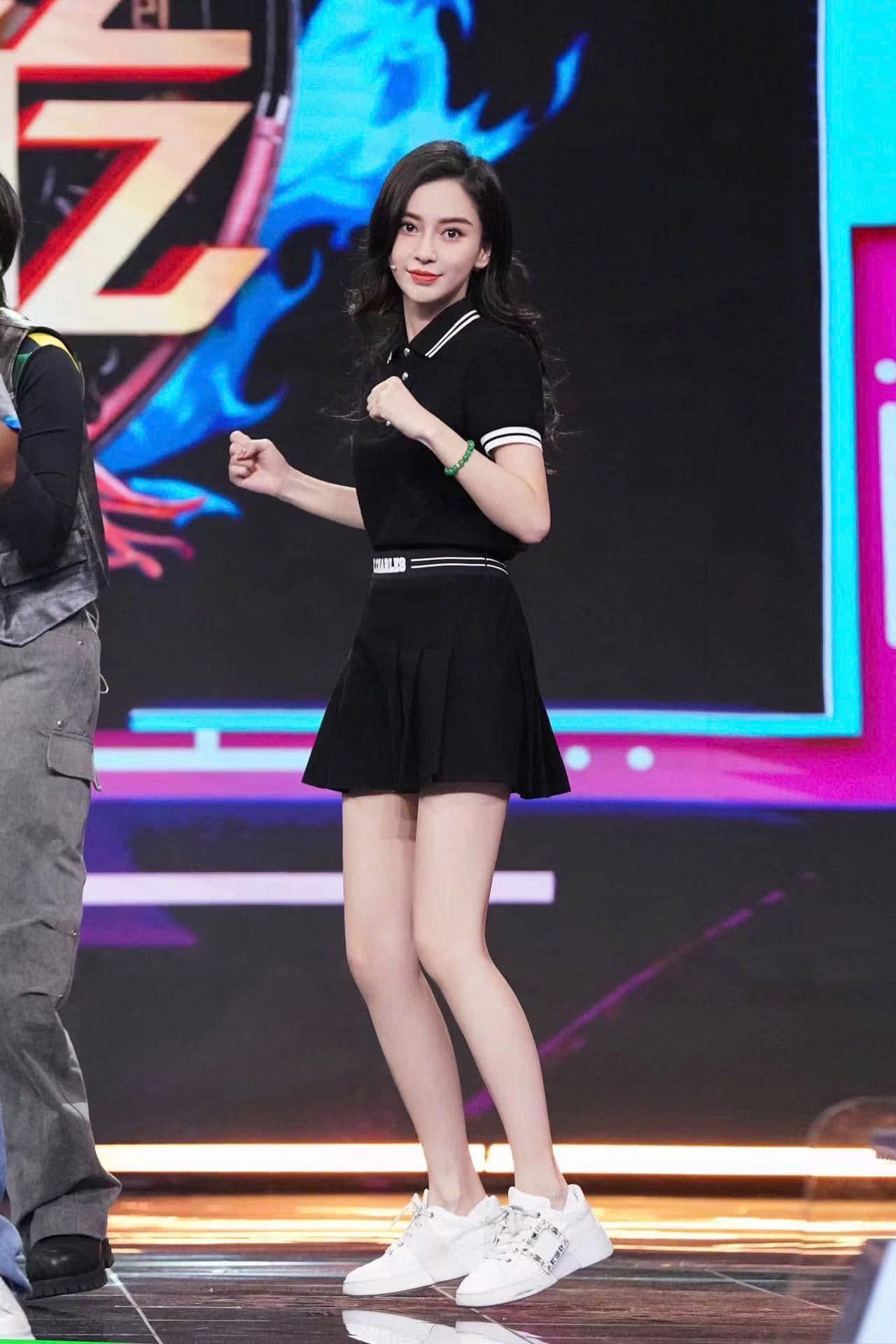  Áo polo cổ viền trắng 