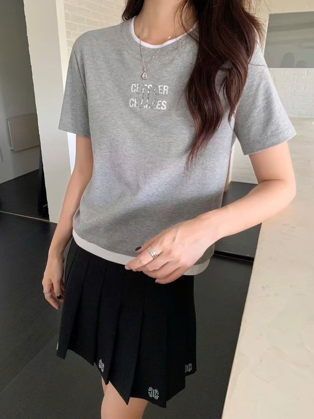  Áo phông xám - viền trắng 
