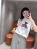  Áo phông trắng, gấu xanh jean chữ đỏ 