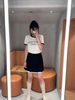  Chân váy xếp ly đen, viền gấu trắng 