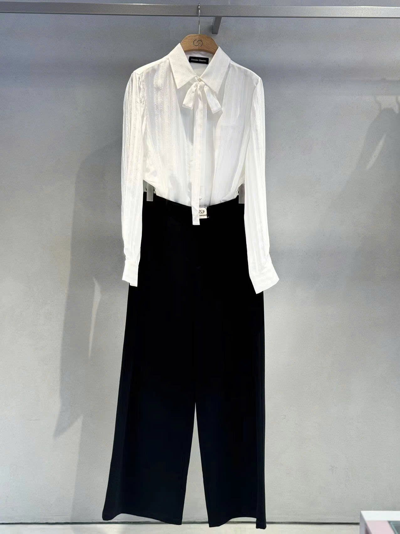  Áo sơ mi lụa full logo - dây nơ trắng 